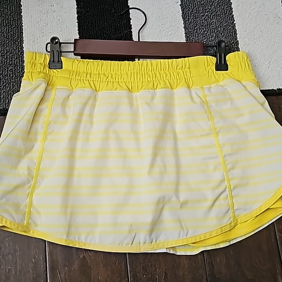 Lululemon size 10 Run Track Attack skirt w/ shorts - Picture 1 of 2